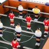 Mini asztali csocsó játék gyerekeknek – Hordozható fa csocsóasztal 2 labdával