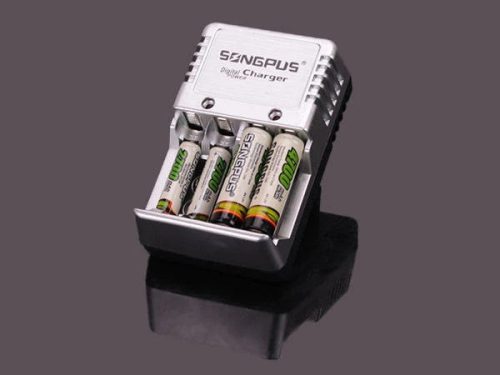 AA/AAA/9V akkumulátortöltő közvetlen hálózati csatlakozással