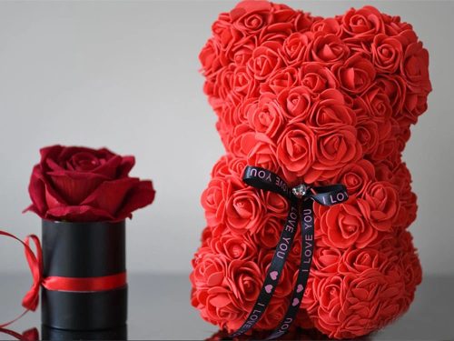 Rózsaszirmos mackó fekete szalaggal díszdobozban 24 cm