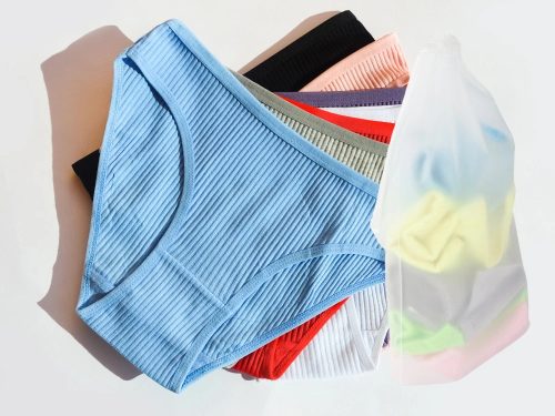 Utazási vízálló ruházat és alsónemű rendszerező táska repülőgépre 30x20 cm