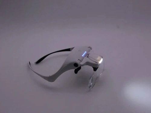 USB-tölthető nagyítószemüveg, 5 cserélhető lencse, 1×–3,5×, 4 LED