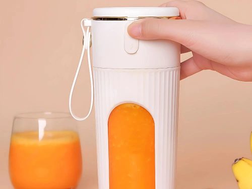 Hordozhaztó turmixgép, koktélok és gyümölcslevek készítéséhez USB-vel
