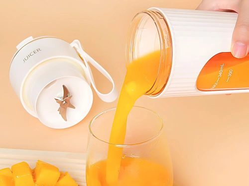 Hordozhaztó turmixgép, koktélok és gyümölcslevek készítéséhez USB-vel