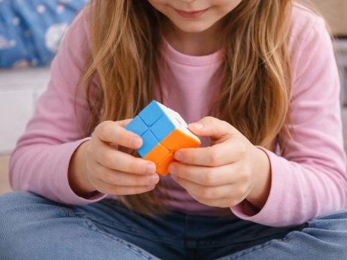 Klasszikus Rubik kocka logikai játék 2x2, kulcstartó karikával