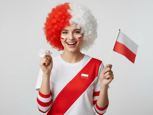 Afro-fodros szurkolóparóka, fehér-piros fejfedő, lengyelország, meccs