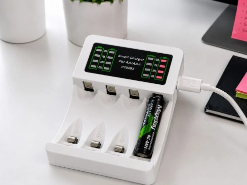 AA/AAA akkumulátortöltő készlet 4 db 4800 mAh AA akkumulátorral