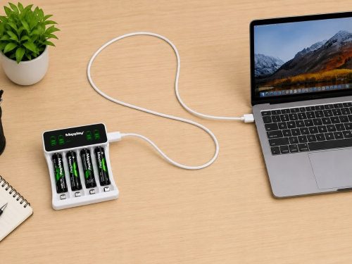 Aa és aaa akkumulátorokhoz való lcd-kijelzős töltő + 4 db aa akkumulátor + usb-c kábel