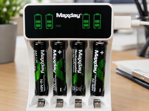 Aa és aaa akkumulátorokhoz való lcd-kijelzős töltő + 4 db aaa akkumulátor + usb-c kábel